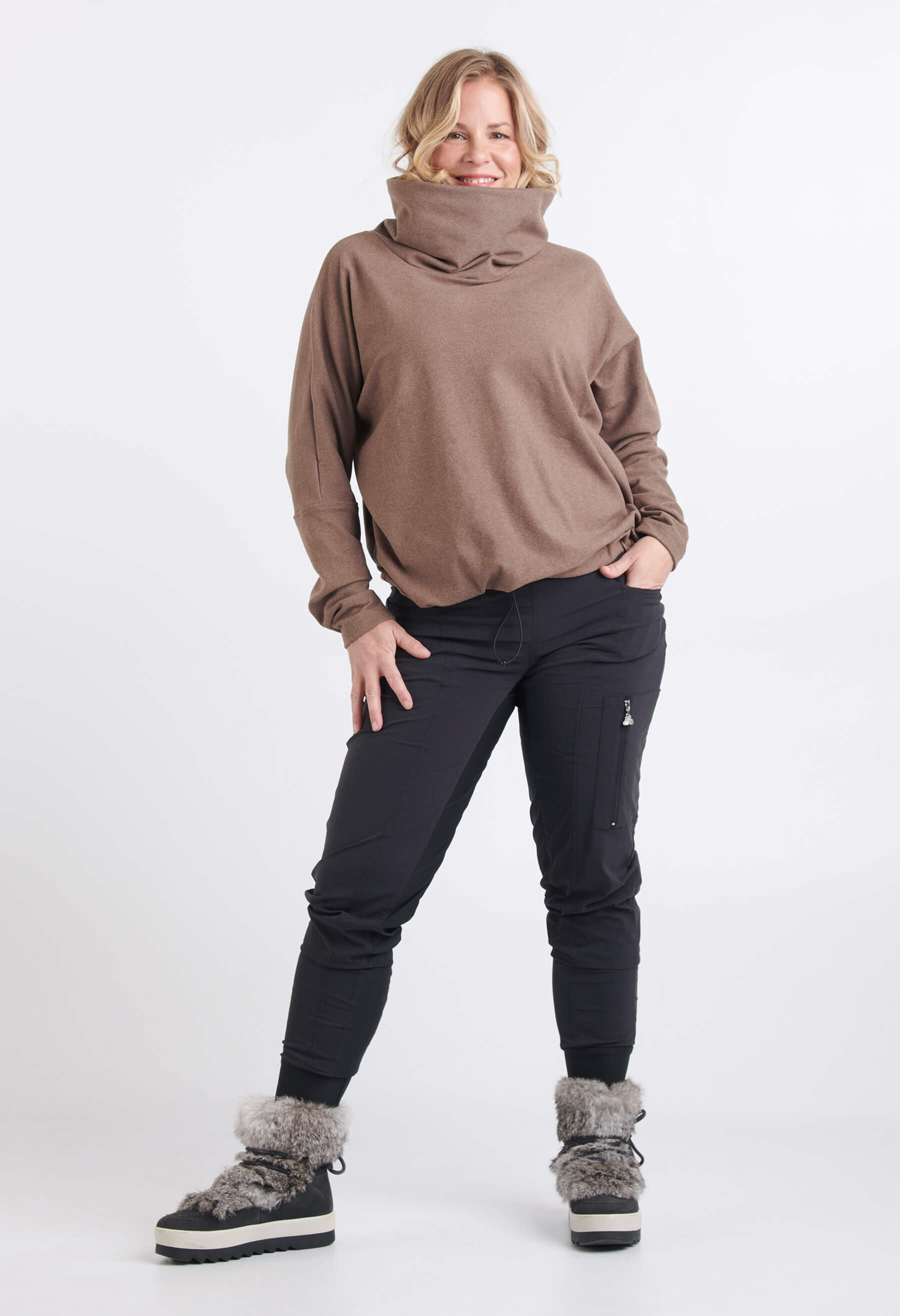 Renée - High-waisted elasticated trousers - Black 