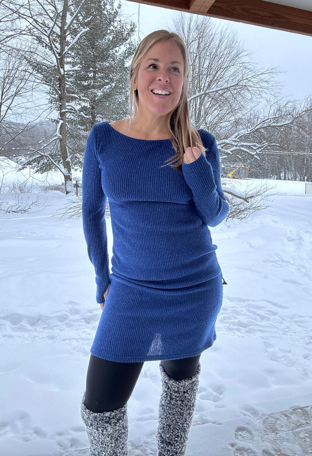 Anne - Straight dress with long sleeves and a boat neckline