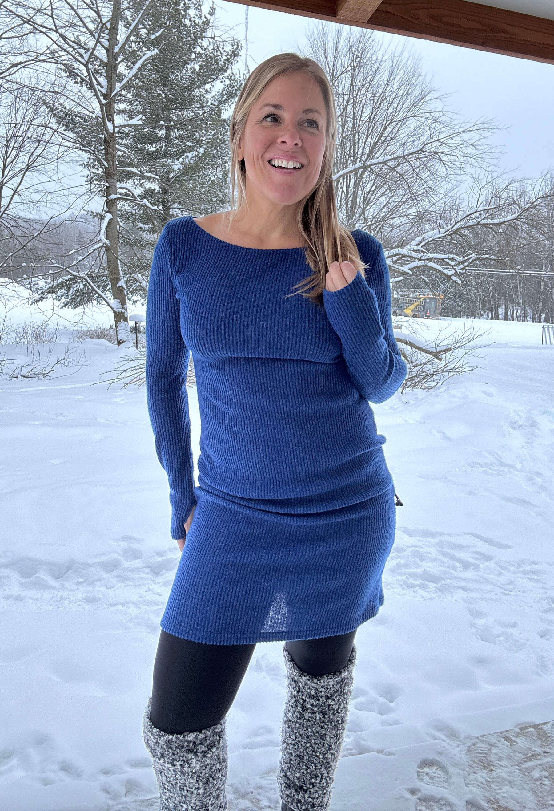 Anne - Straight dress with long sleeves and a boat neckline