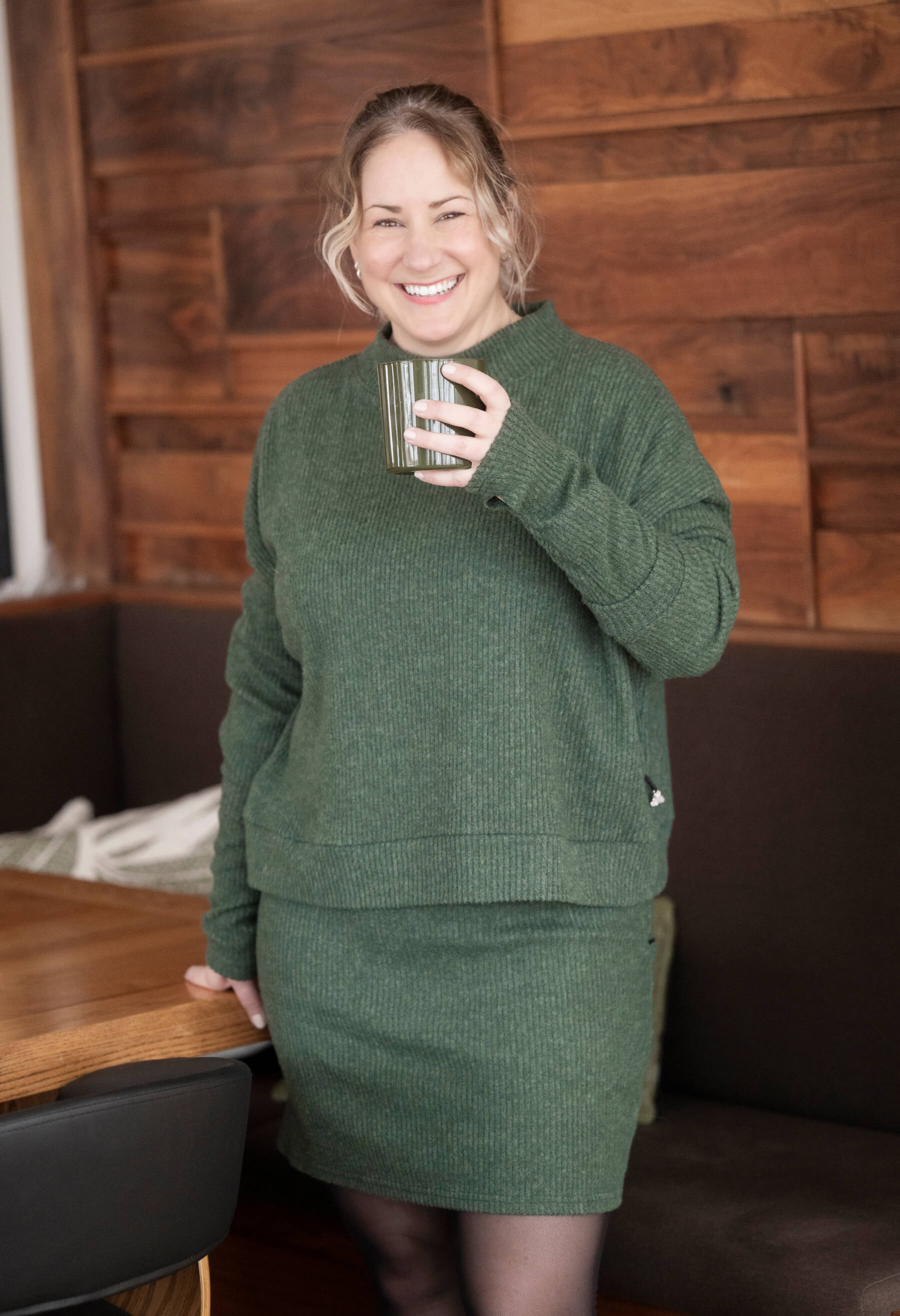 Danie - Loose-fitting sweater with long sleeves and a high neck